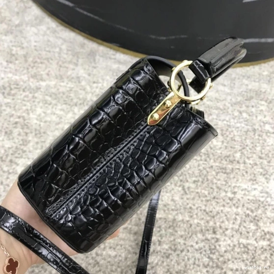 WIS LOUIS MINI CAPUCINES VUITTON 1014